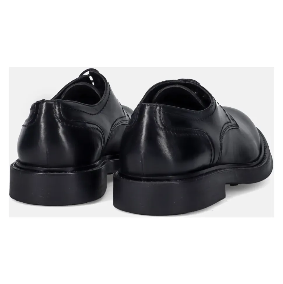Klassische schwarze flache Schuhe