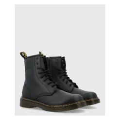 Klassische schwarze Stiefel