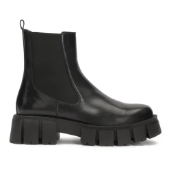 Klassische Stiefel mit elastischen Einsätzen