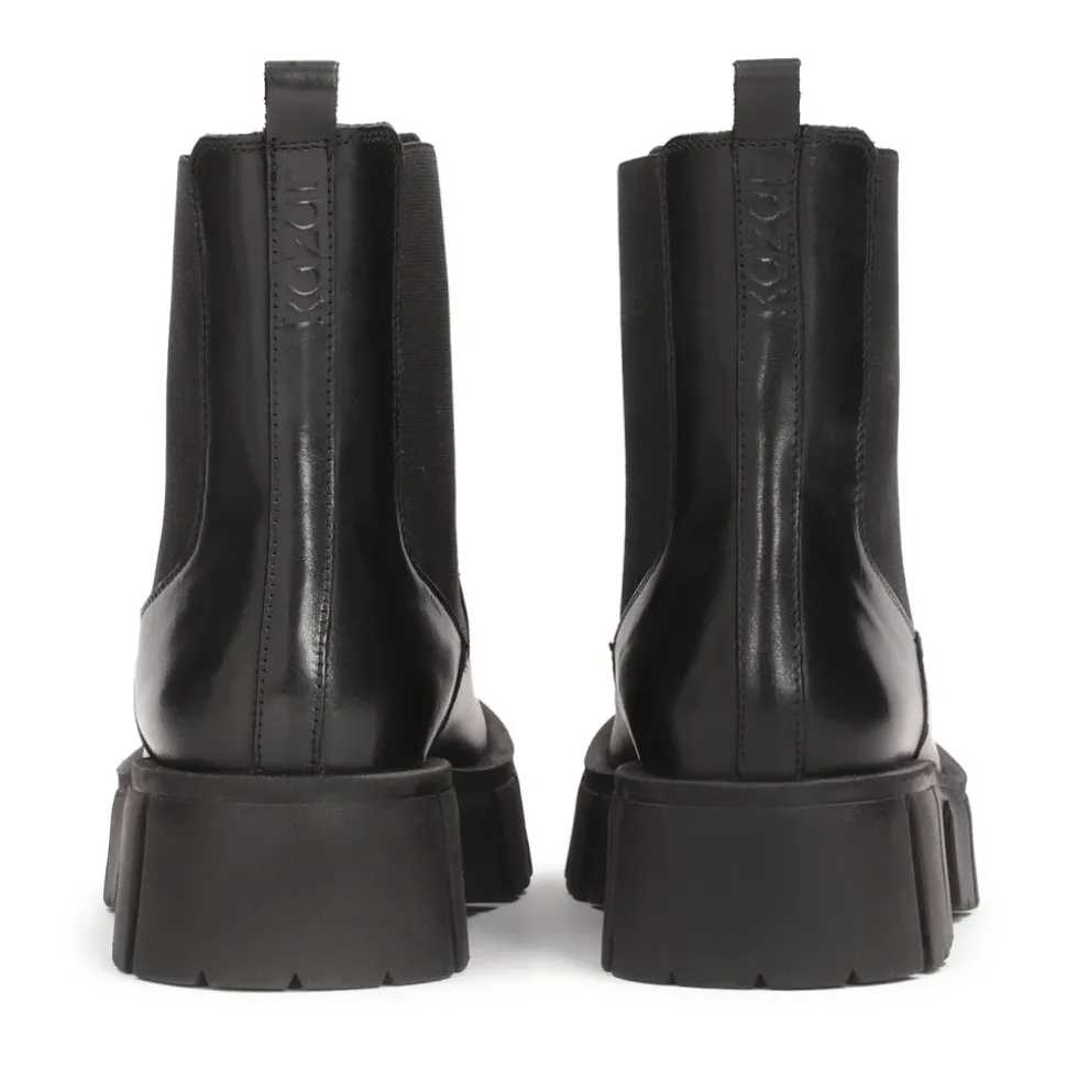 Klassische Stiefel mit elastischen Einsätzen