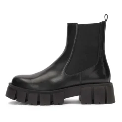 Klassische Stiefel mit elastischen Einsätzen