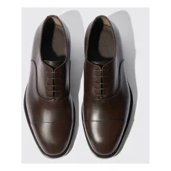 Klassischer Oxford Schuh mit eckiger Kappe