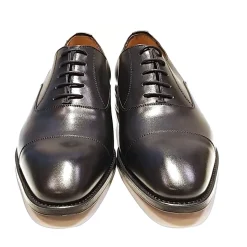 Klassischer schwarzer Boxcalf-Schuh mit Zehenkappe
