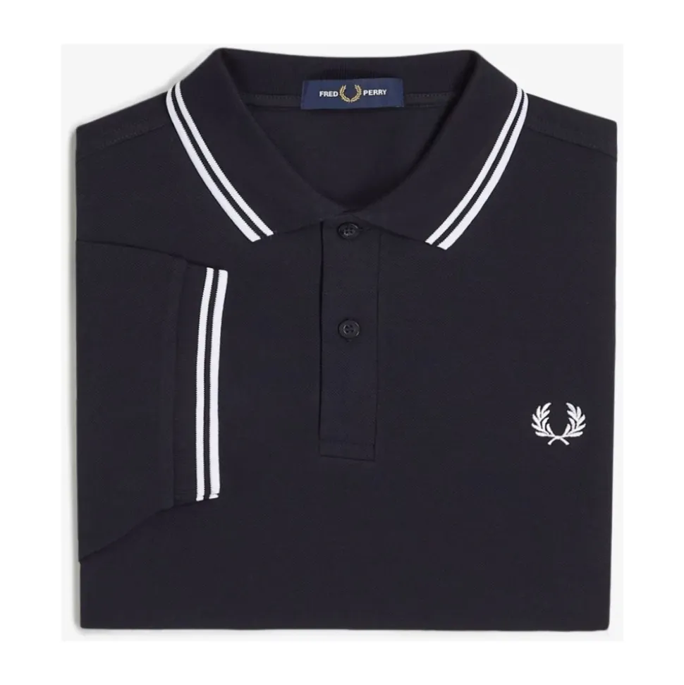 Klassisches Polo mit Doppelstreifen