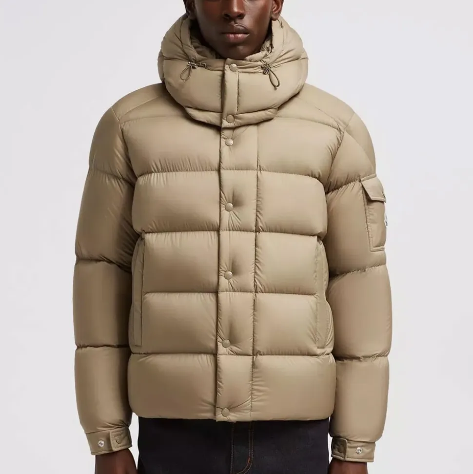 Kurze Daunenjacke mit abnehmbarer Kapuze