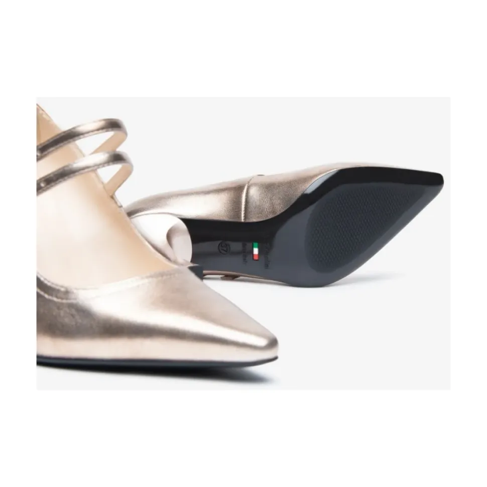 Laminierte Damenschuhe mit Riemen
