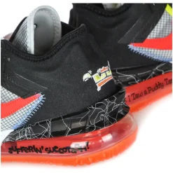 LeBron XVIII Low Basketballschuh