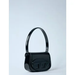 Ledertasche mit Logo-Plakette