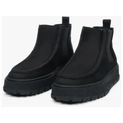 Low Chelsea Boots