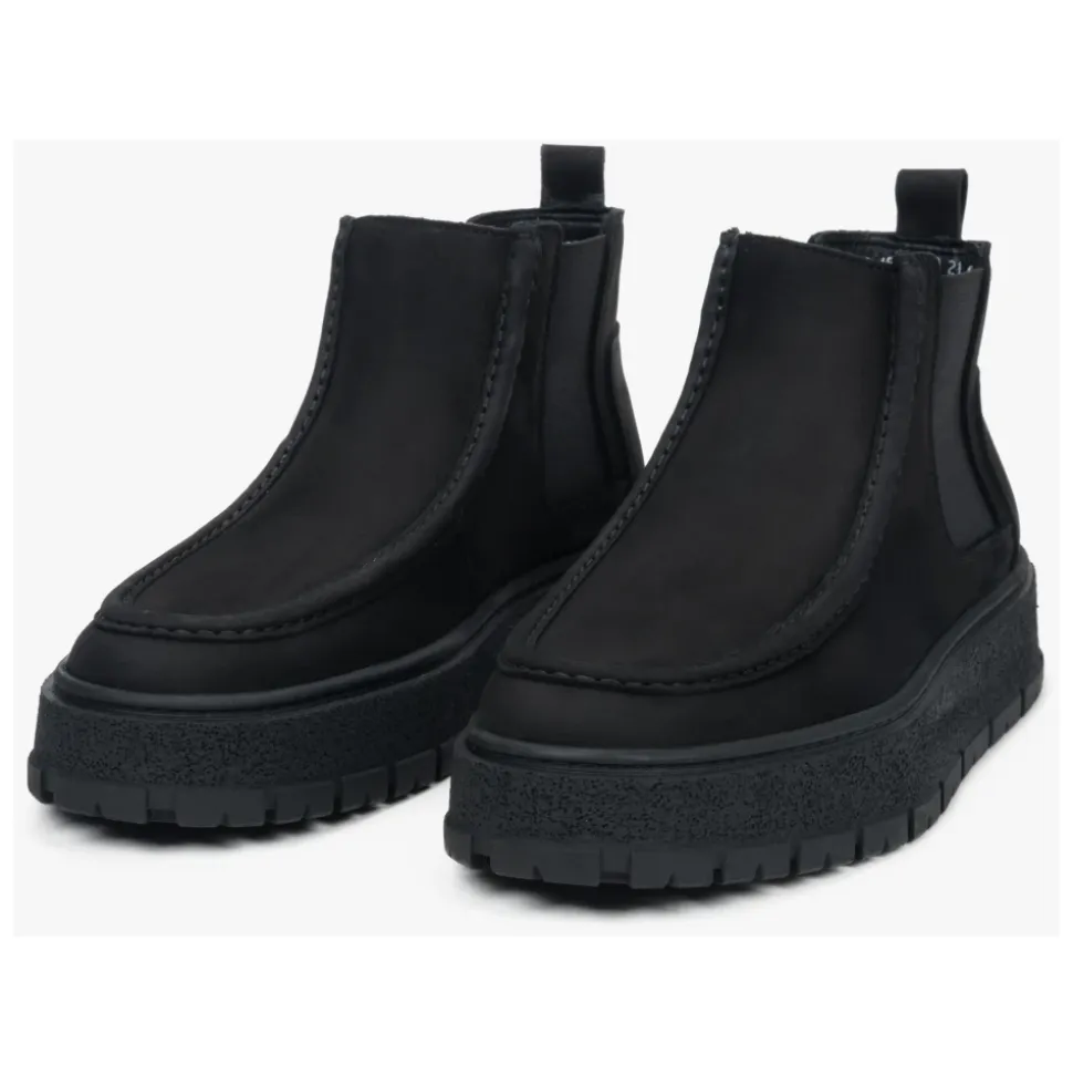 Low Chelsea Boots