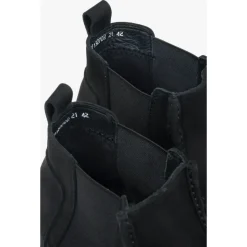 Low Chelsea Boots