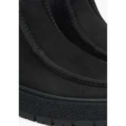Low Chelsea Boots