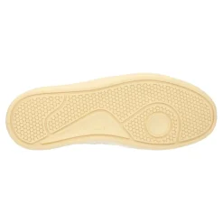 Low-Top Sneaker