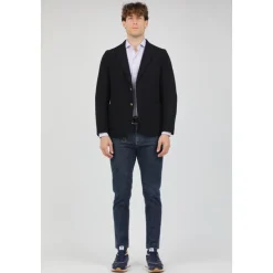 Maßgeschneiderte Denim-Jeans mit spezieller Naht