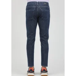 Maßgeschneiderte Denim-Jeans mit spezieller Naht