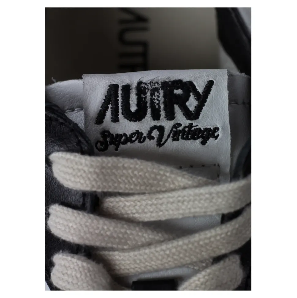 Medalist Low Sneaker