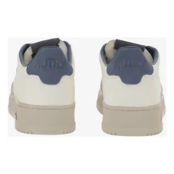 Medalist Low Sneakers
