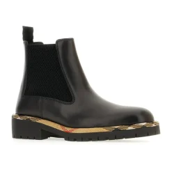 Modische Stiefel für stilvolle Outfits