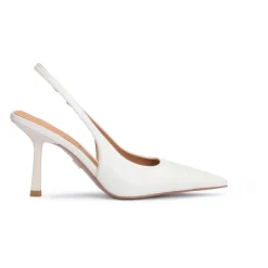 Off white Pumps auf einem schlanken Stiletto mit einem quadratischen Absatz