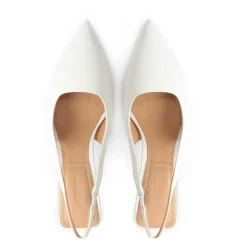 Off white Pumps auf einem schlanken Stiletto mit einem quadratischen Absatz