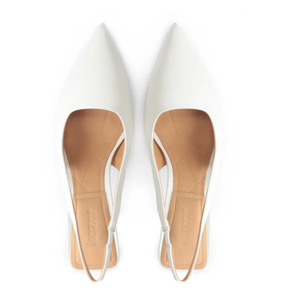 Off white Pumps auf einem schlanken Stiletto mit einem quadratischen Absatz