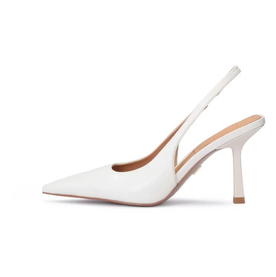 Off white Pumps auf einem schlanken Stiletto mit einem quadratischen Absatz