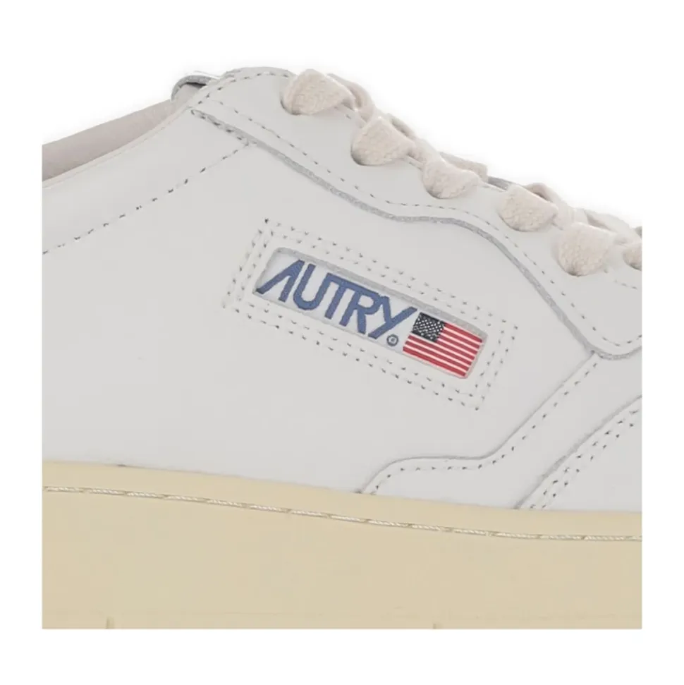 Perforierte Ledersneakers Blauer Akzent