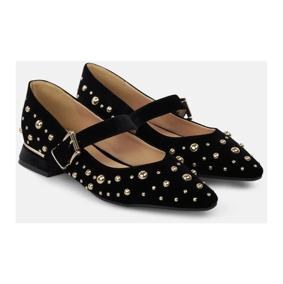 Pointed Ballerina mit Nieten