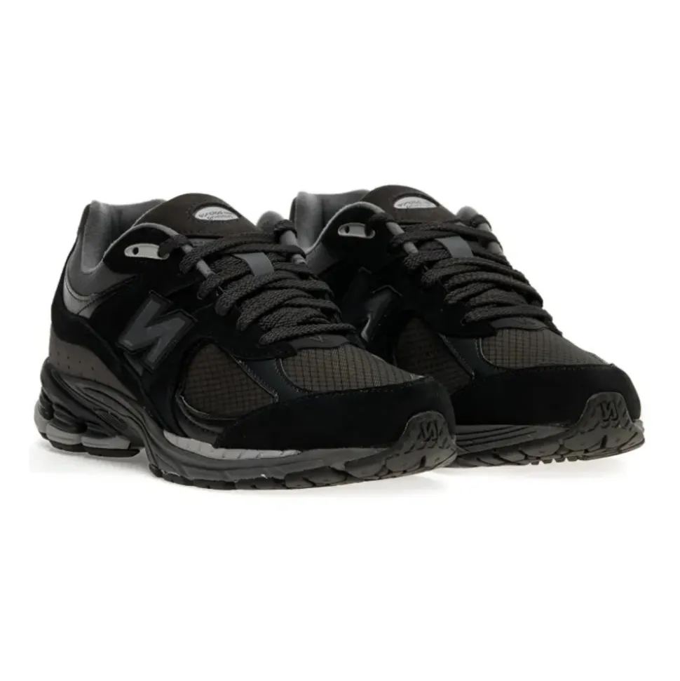 2002R Sneakers