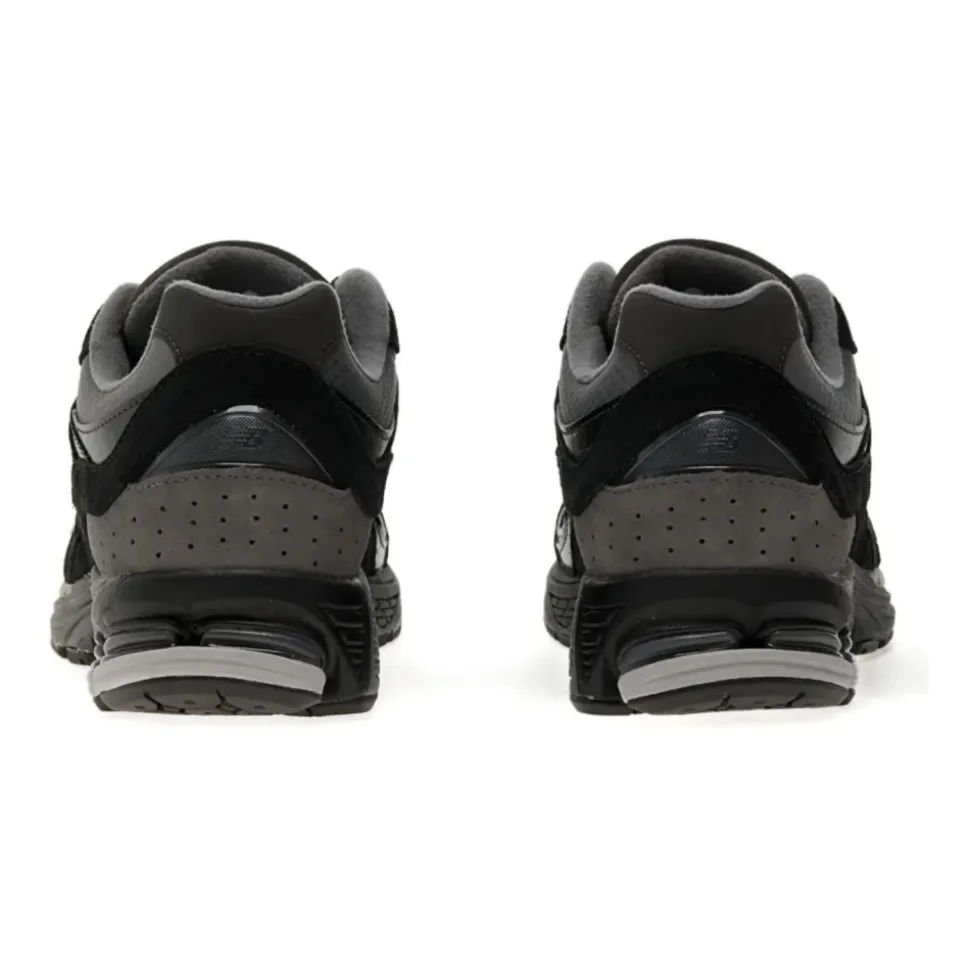 2002R Sneakers