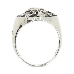 Ring aus Sterlingsilber mit graviertem Motiv