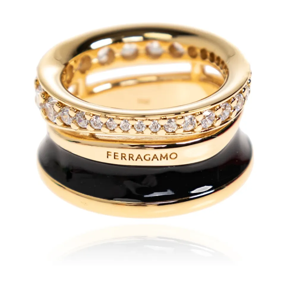 Ring mit schimmerndem Kristall