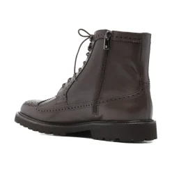 Schnürstiefel