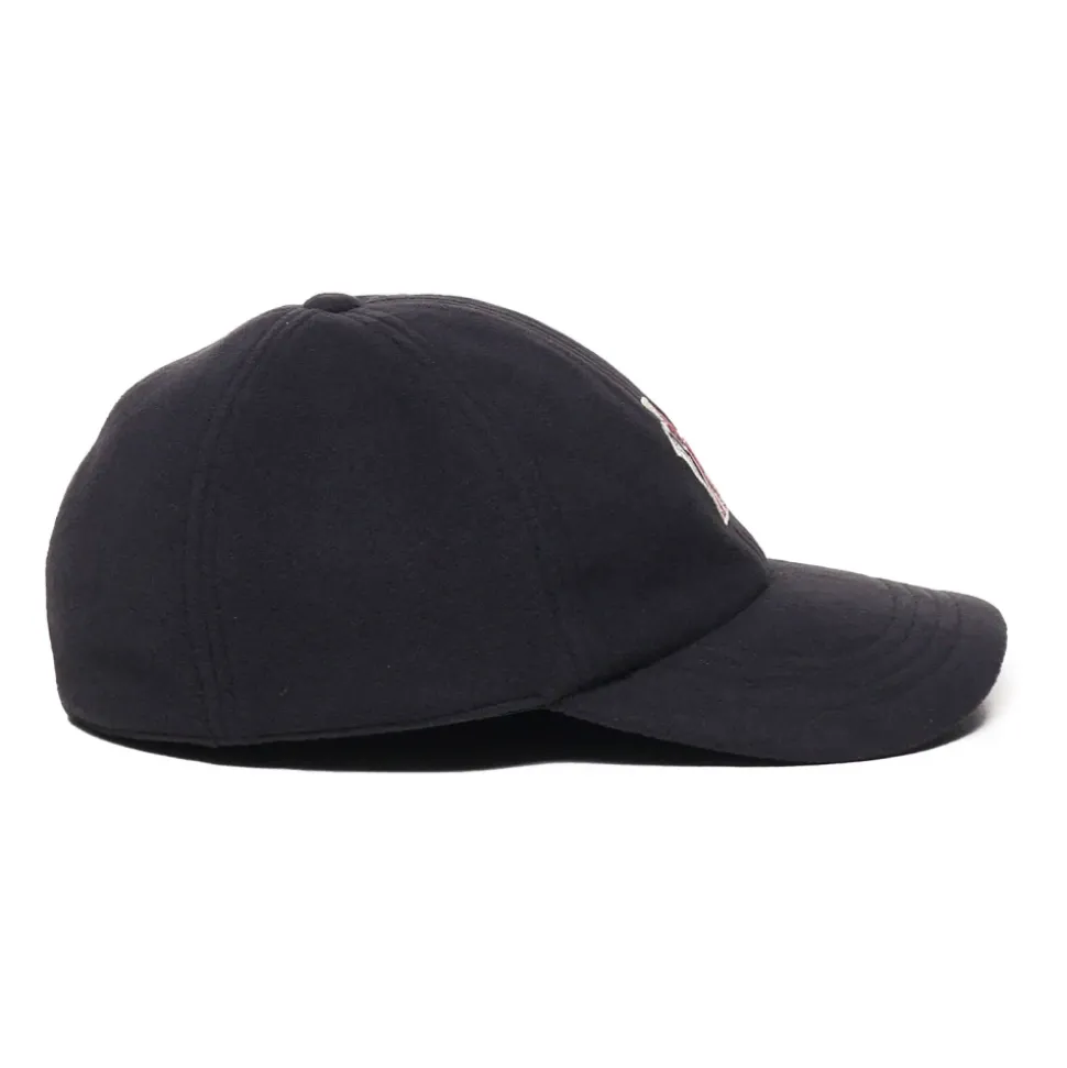 Schwarze Baseballkappe mit Frontlogo