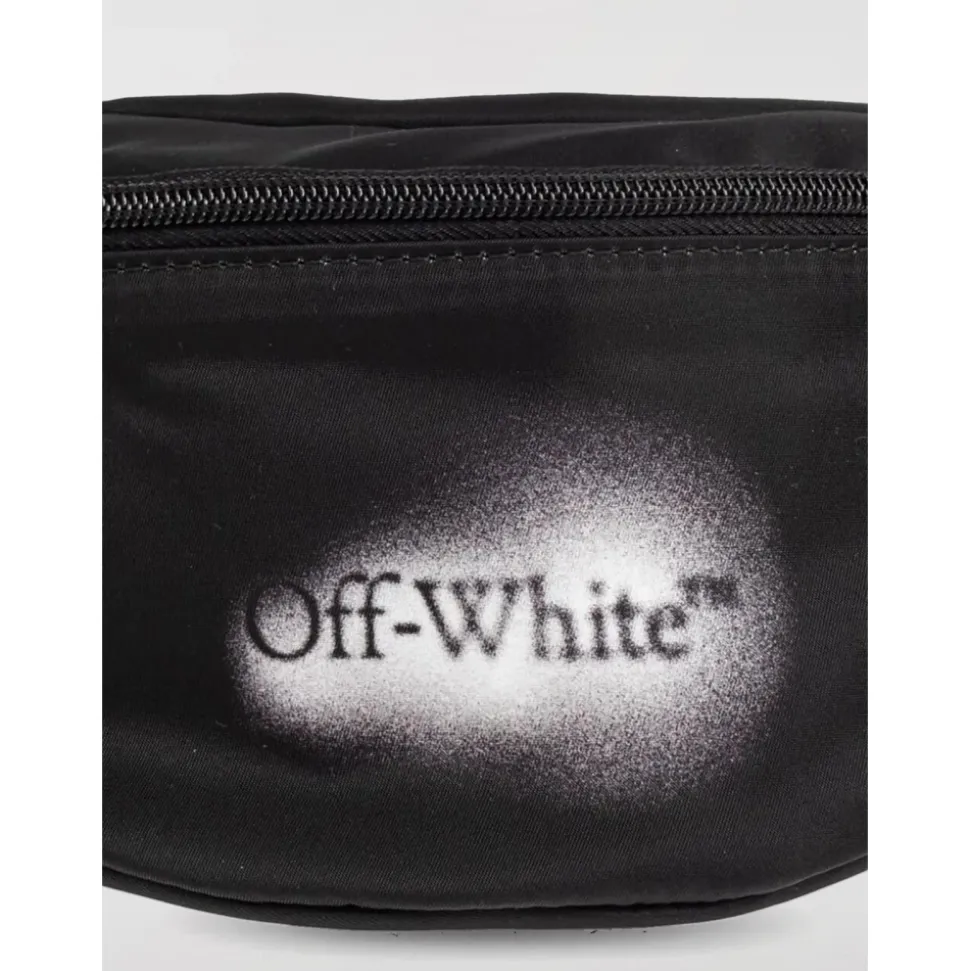 Schwarze Bauchtasche Sprühfarbe