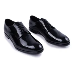 Schwarze flache Schnürschuhe aus Leder