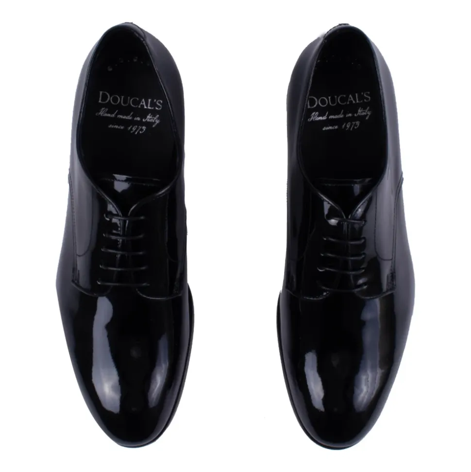 Schwarze flache Schnürschuhe aus Leder