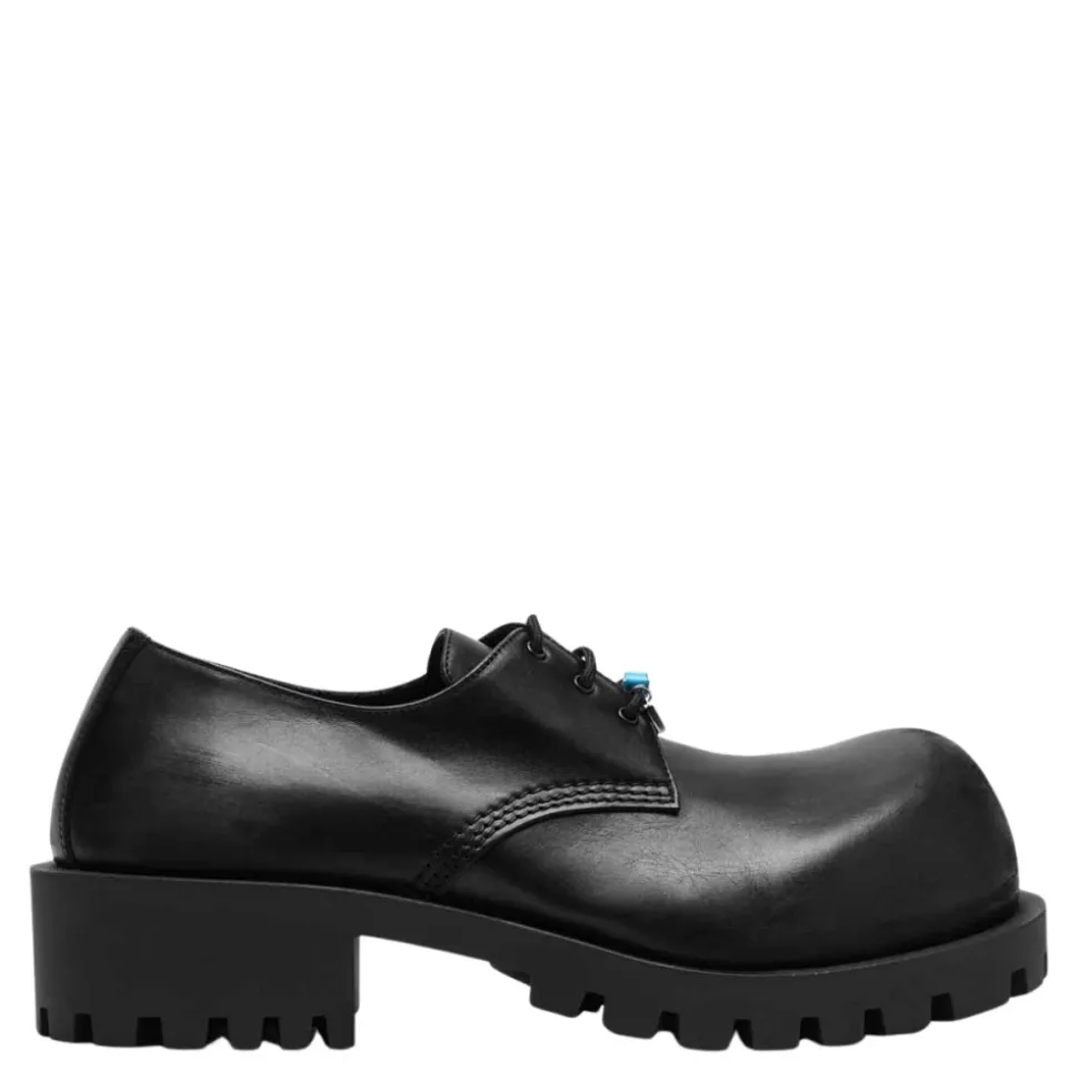 Schwarze flache Schuhe Derby Stil