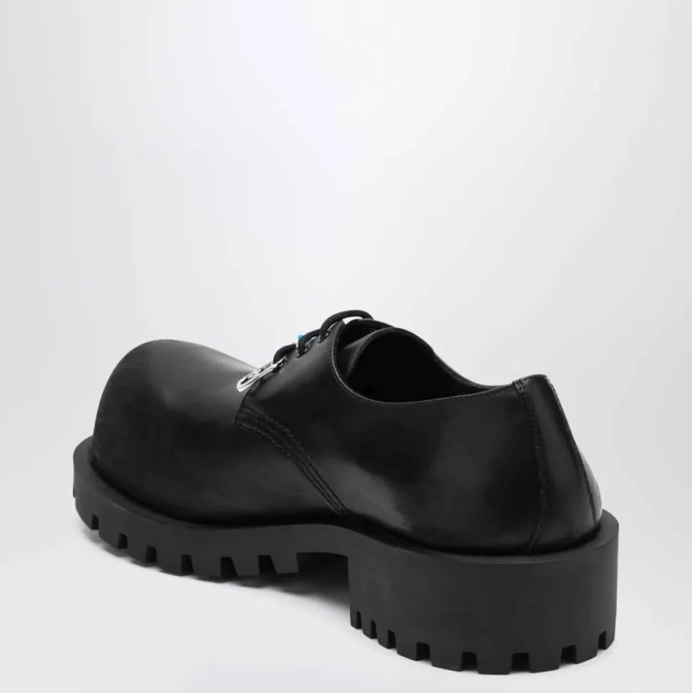 Schwarze flache Schuhe Derby Stil