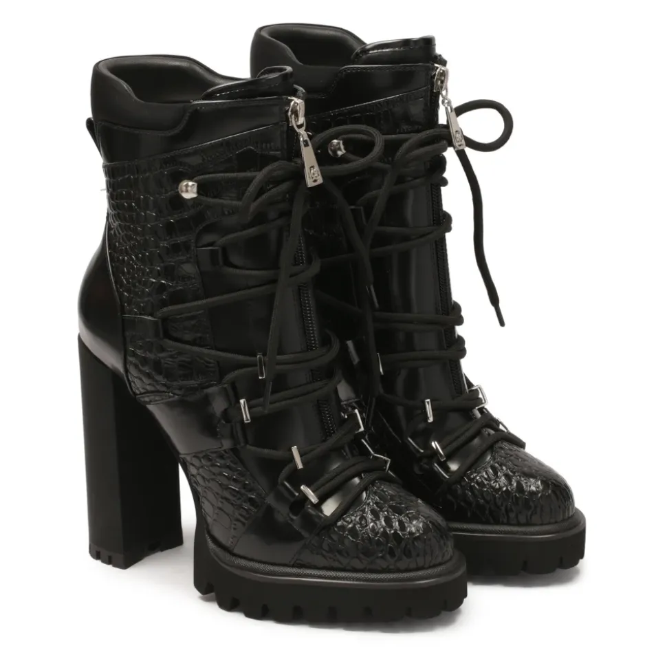Schwarze geprägte Lederstiefel.Dieses Produkt fällt klein aus.