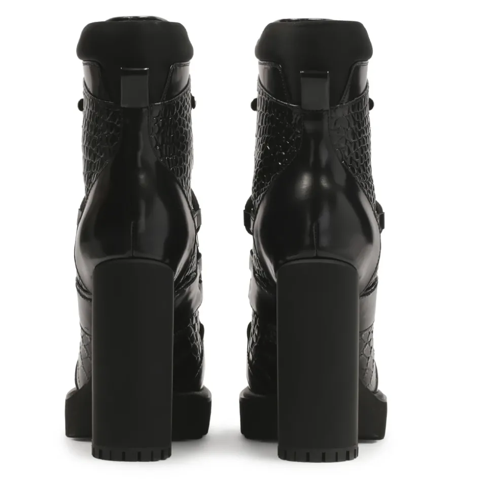 Schwarze geprägte Lederstiefel.Dieses Produkt fällt klein aus.