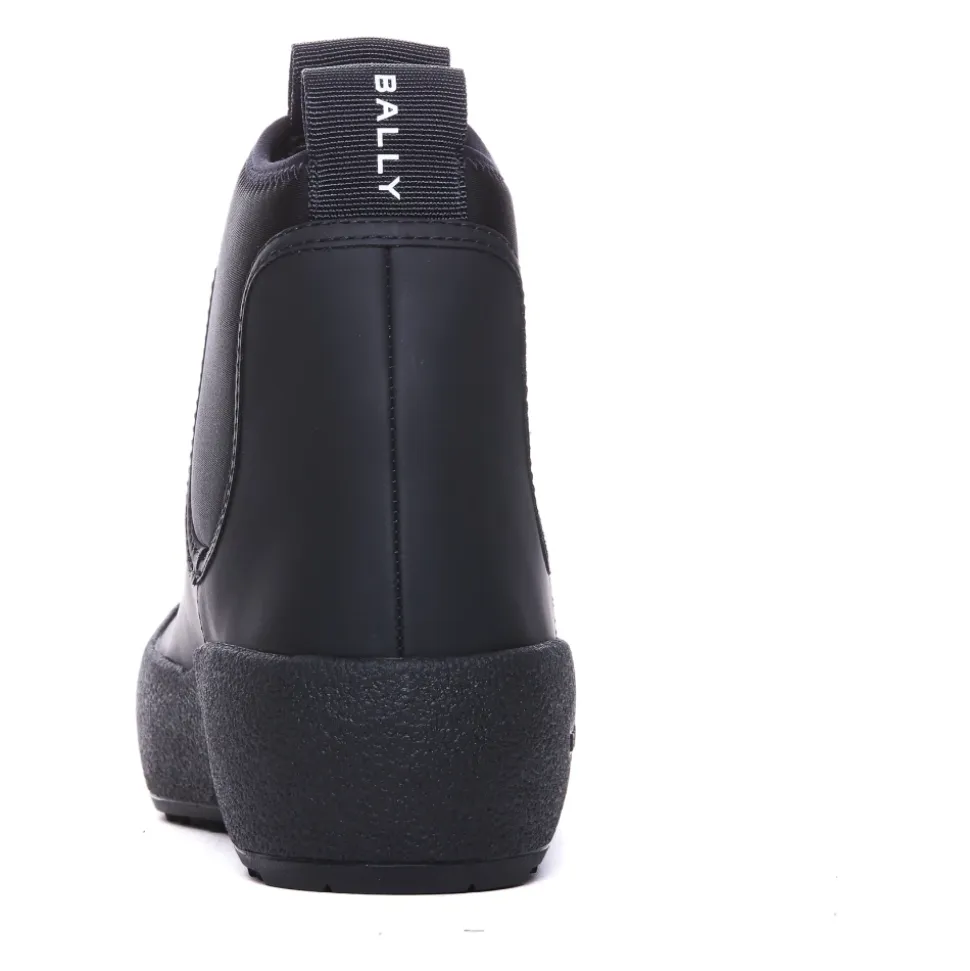 Schwarze gummierte Kalbsstiefel
