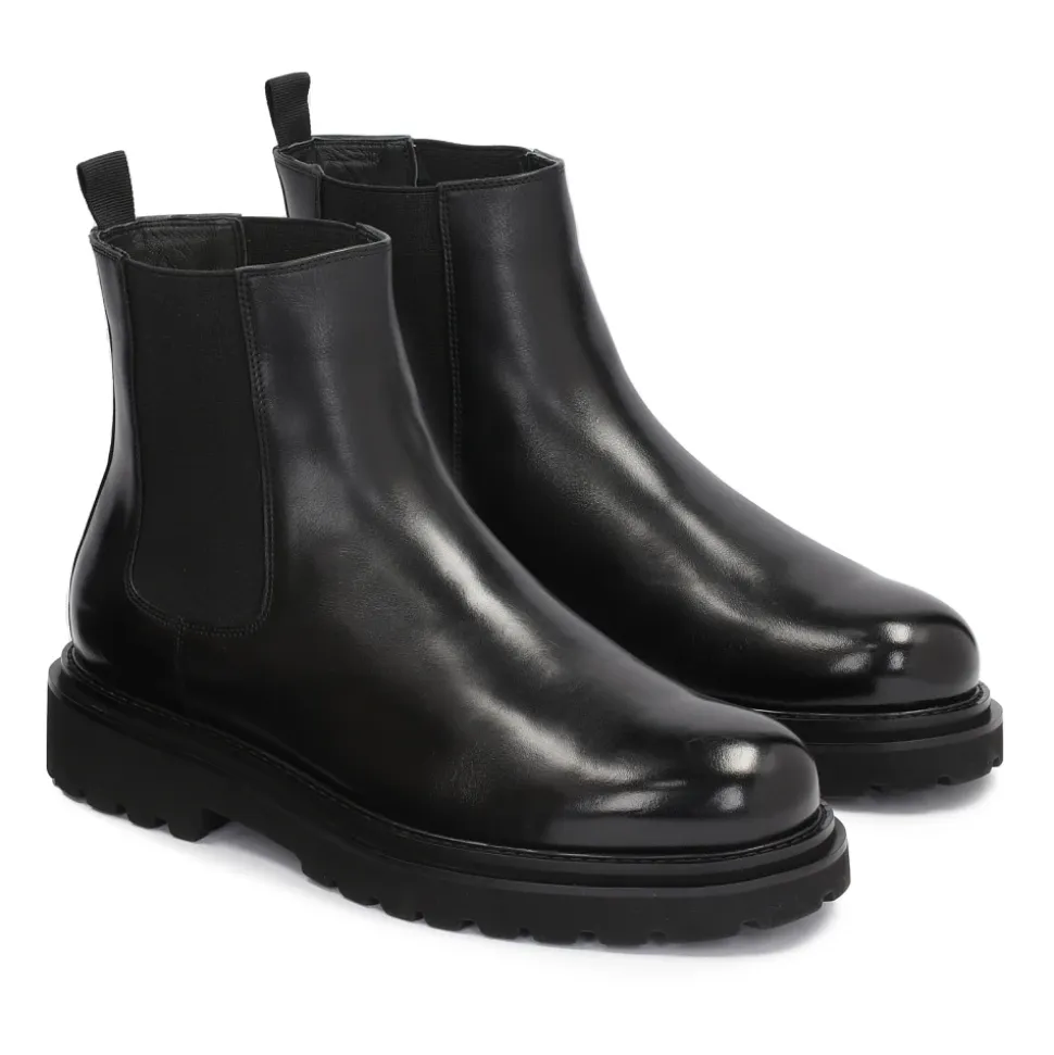 Schwarze isolierte Chelsea-Stiefel