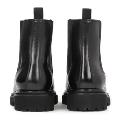 Schwarze isolierte Chelsea-Stiefel