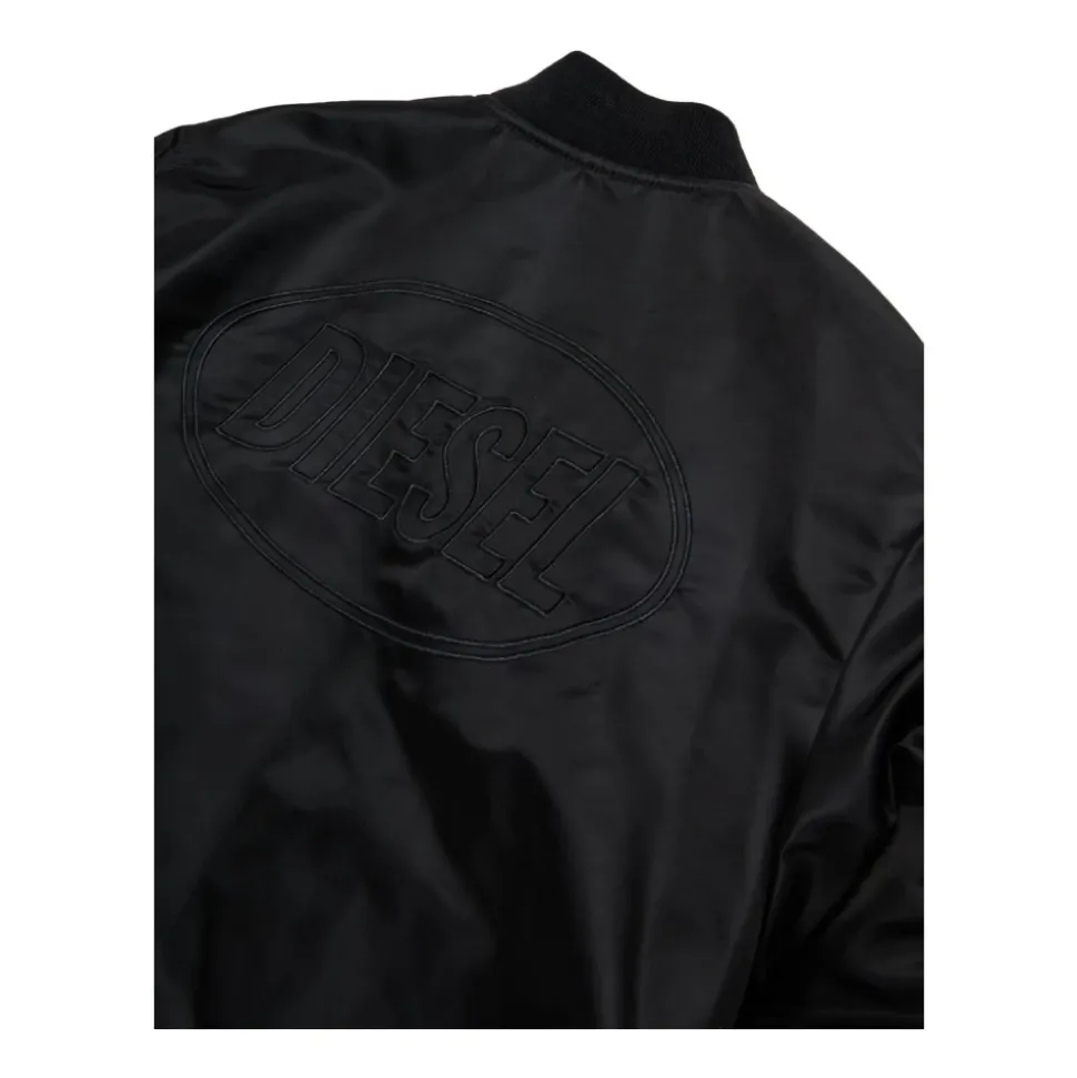 Schwarze Jacke mit Reißverschluss und Logo