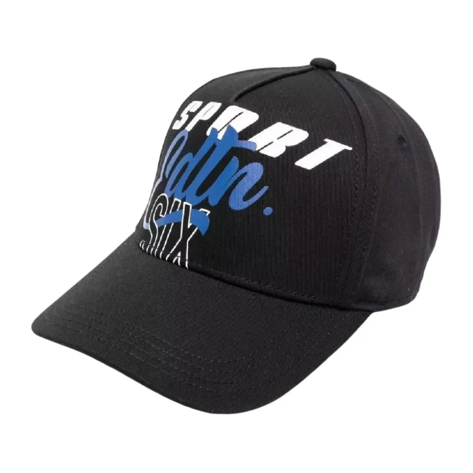 Schwarze Kappe mit Schirm und Logo