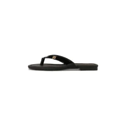 Schwarze, lackierte Flip-Flops