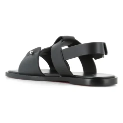 Schwarze Ledersandale mit silbernem Pin