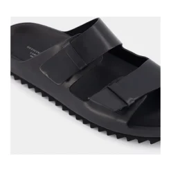 Schwarze Ledersandalen