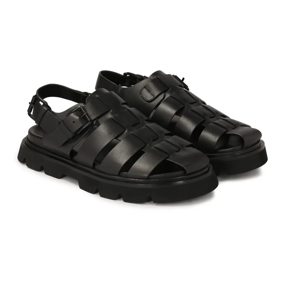 Schwarze Ledersandalen mit bedeckten Zehen